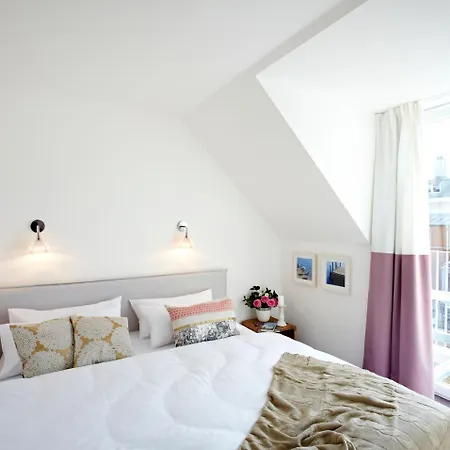 Koenigsschlaf No2 - Traum In Rosa Im Herzen Von