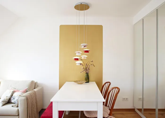 Koenigsschlaf No2 - Traum In Rosa Im Herzen Von Констанц